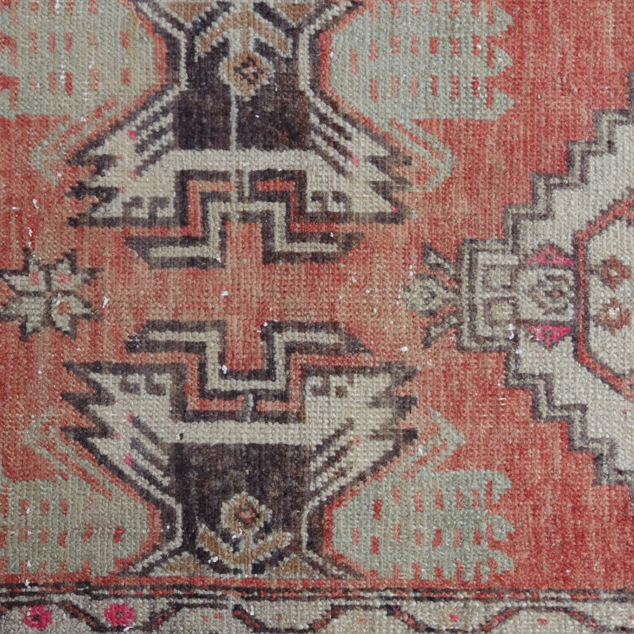 3709 Handwoven Vintage Rug 1’7x3'8