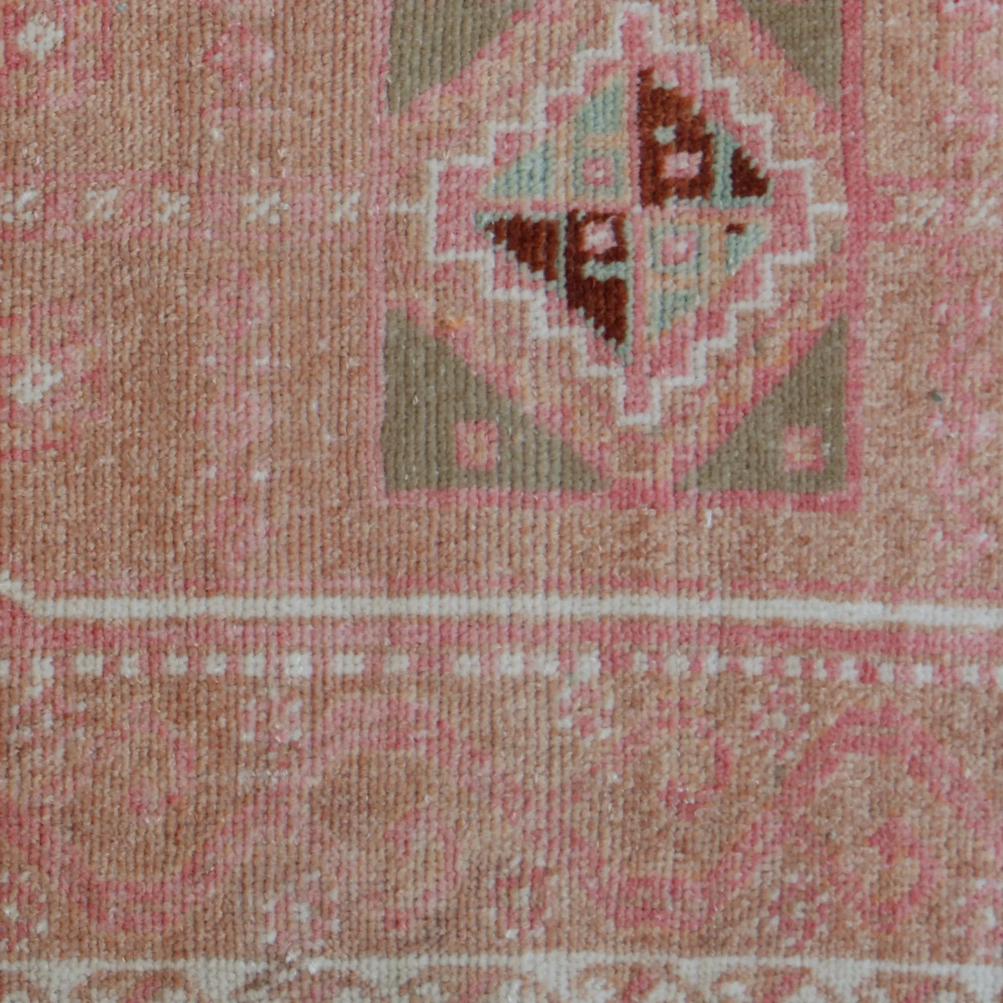 4470 Handwoven Vintage Rug 1’7x3'7
