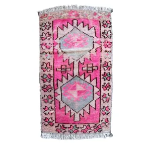 7265 Handwoven Vintage Rug 1'4x2'3