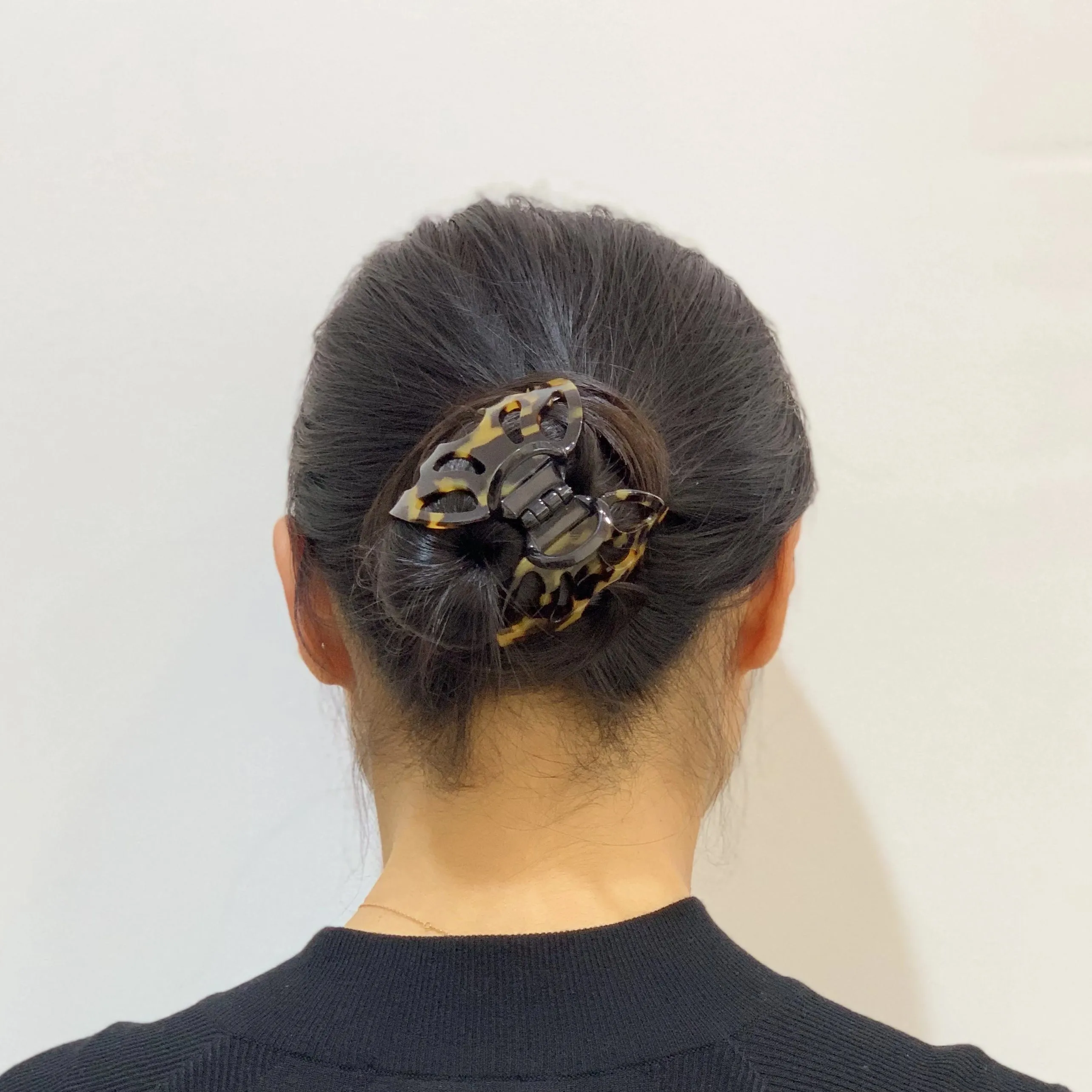 Amelie Plus Medium Dark Tortoiseshell Claw Clip