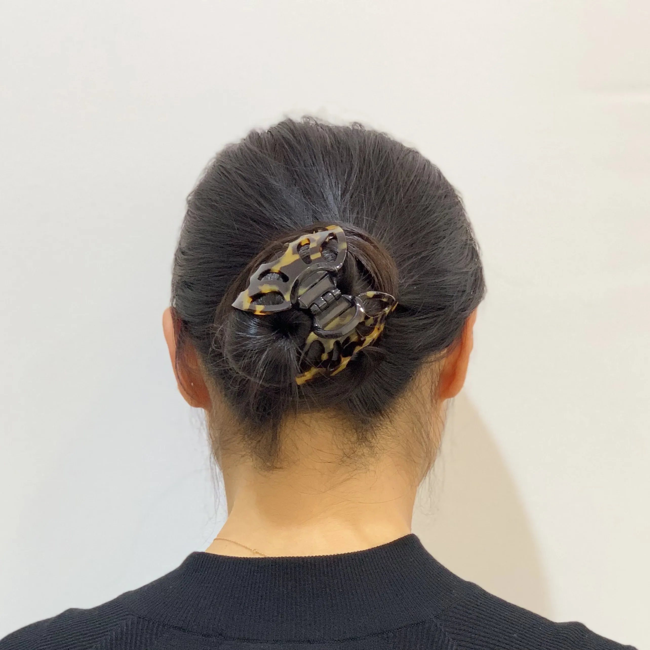 Amelie Plus Medium Light Tortoiseshell Claw Clip