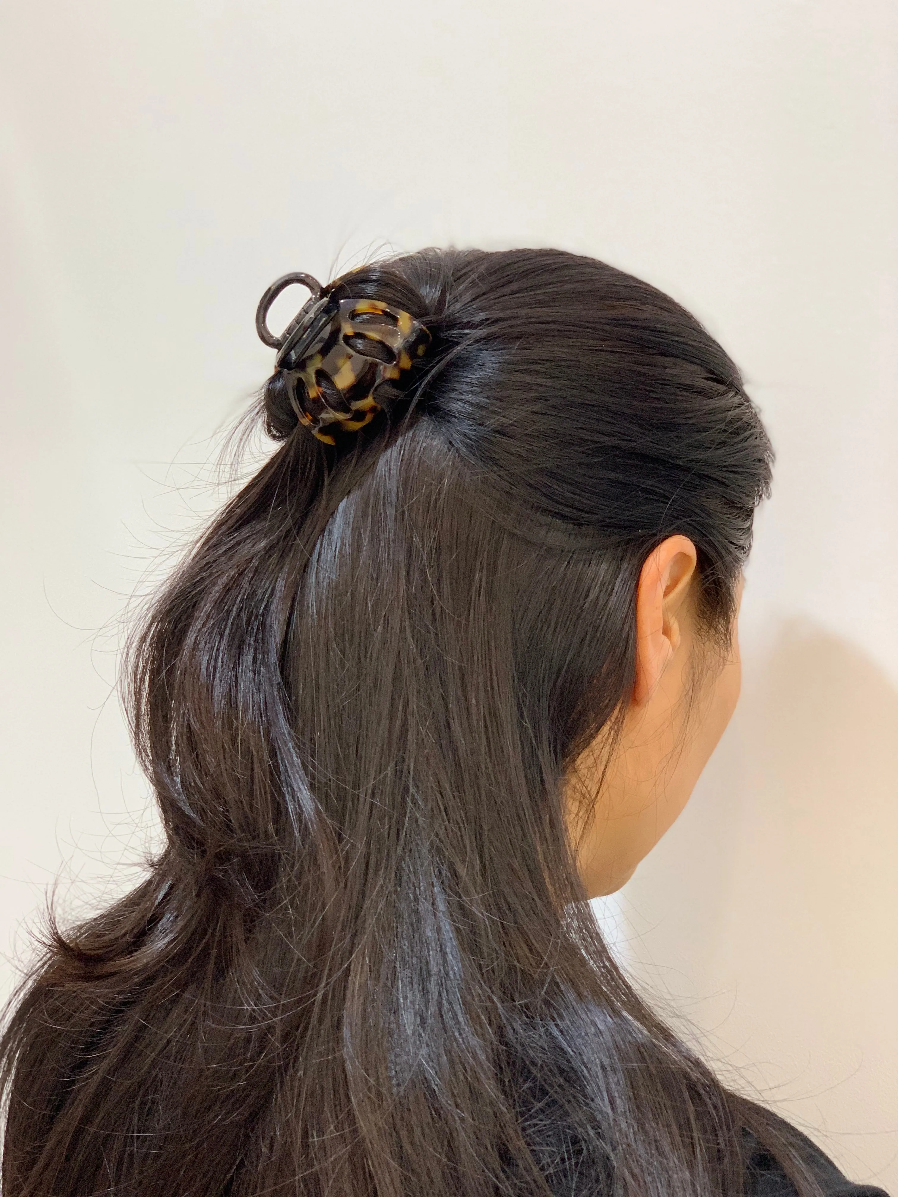 Amelie Plus Small Light Tortoiseshell Claw Clip