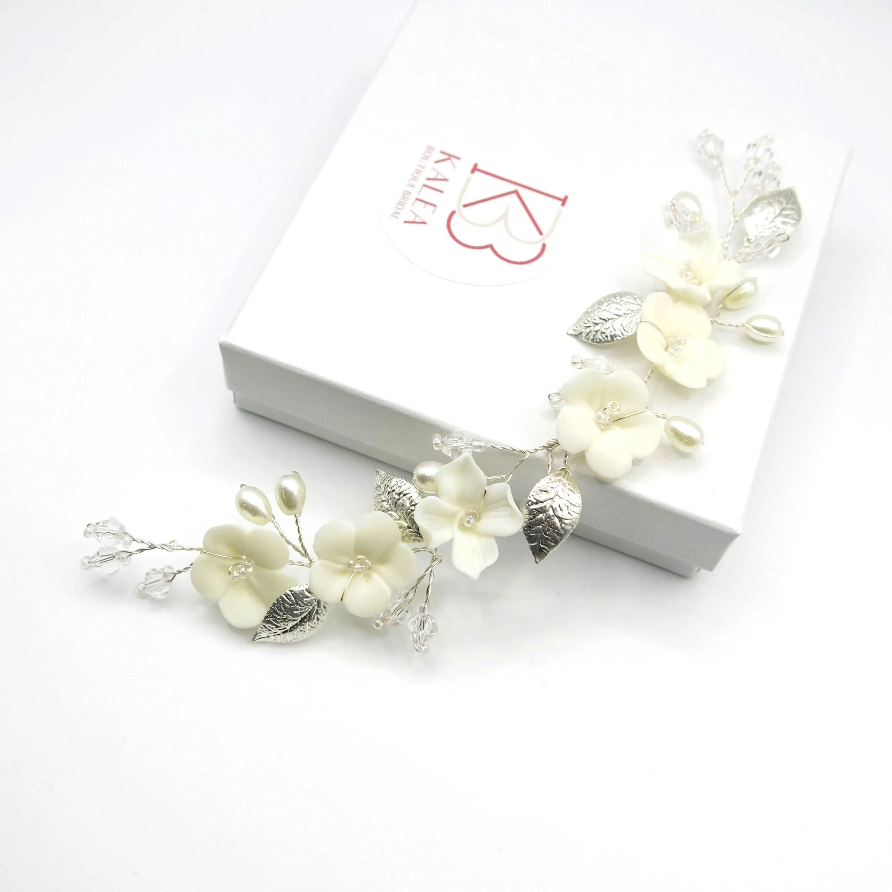 Bridal Off White Epoxy Flower Hair Vine, Wedding Flower Wire Headband, Silver Wire Head Wreath Hairpiece