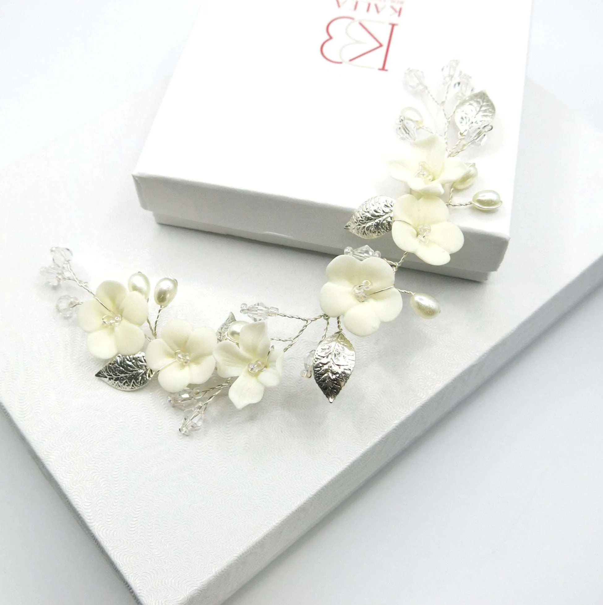 Bridal Off White Epoxy Flower Hair Vine, Wedding Flower Wire Headband, Silver Wire Head Wreath Hairpiece