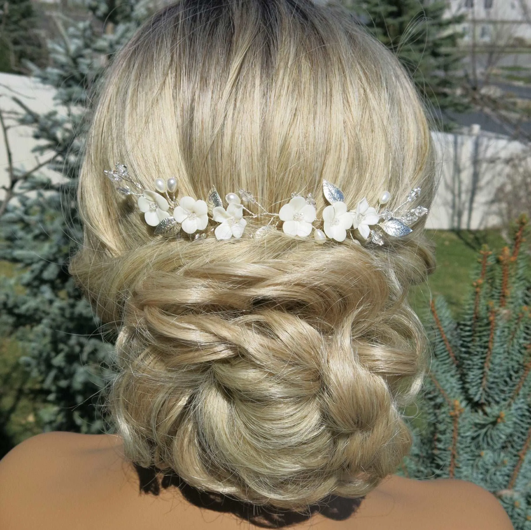 Bridal Off White Epoxy Flower Hair Vine, Wedding Flower Wire Headband, Silver Wire Head Wreath Hairpiece