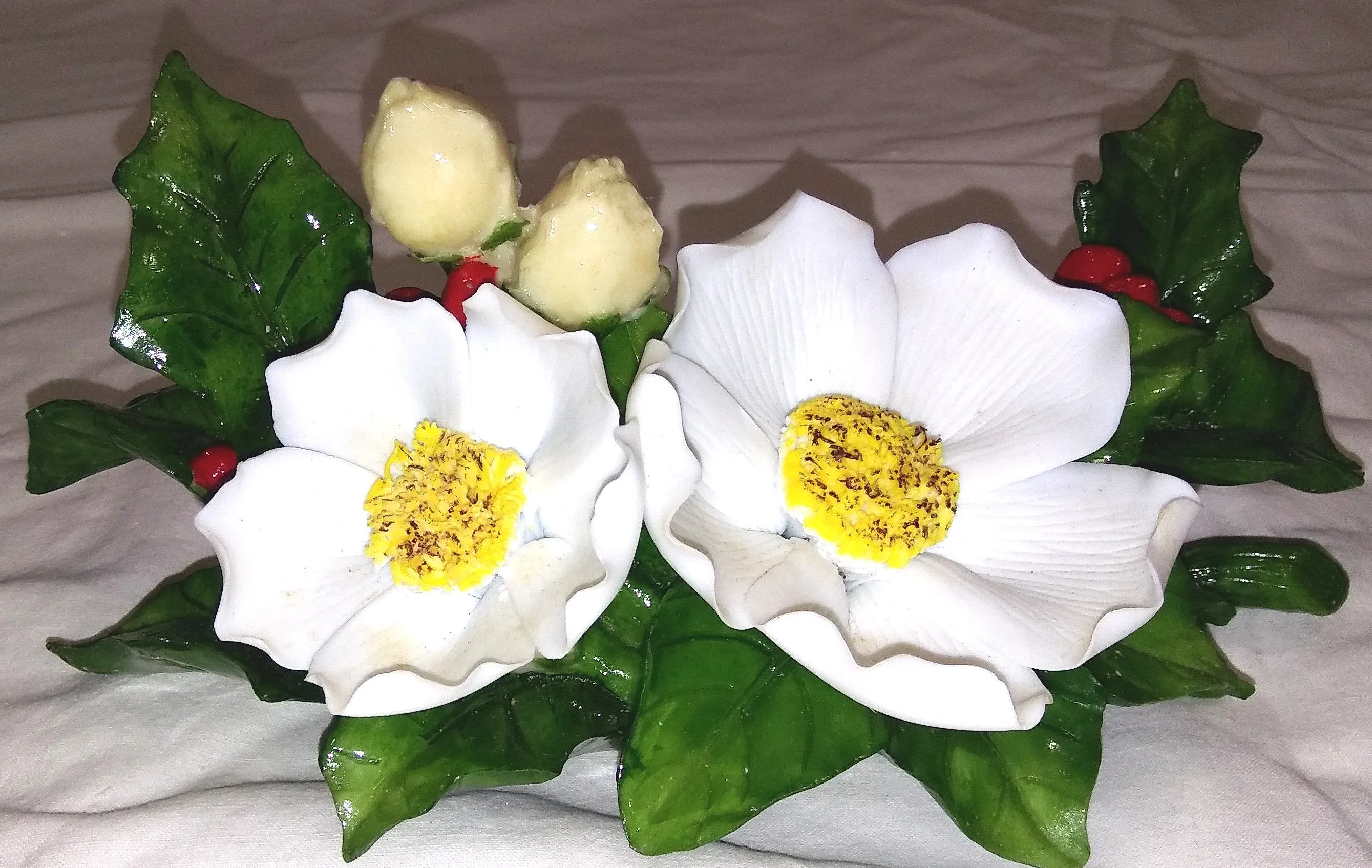 CHRISTMAS ROSES DECOR PIECE