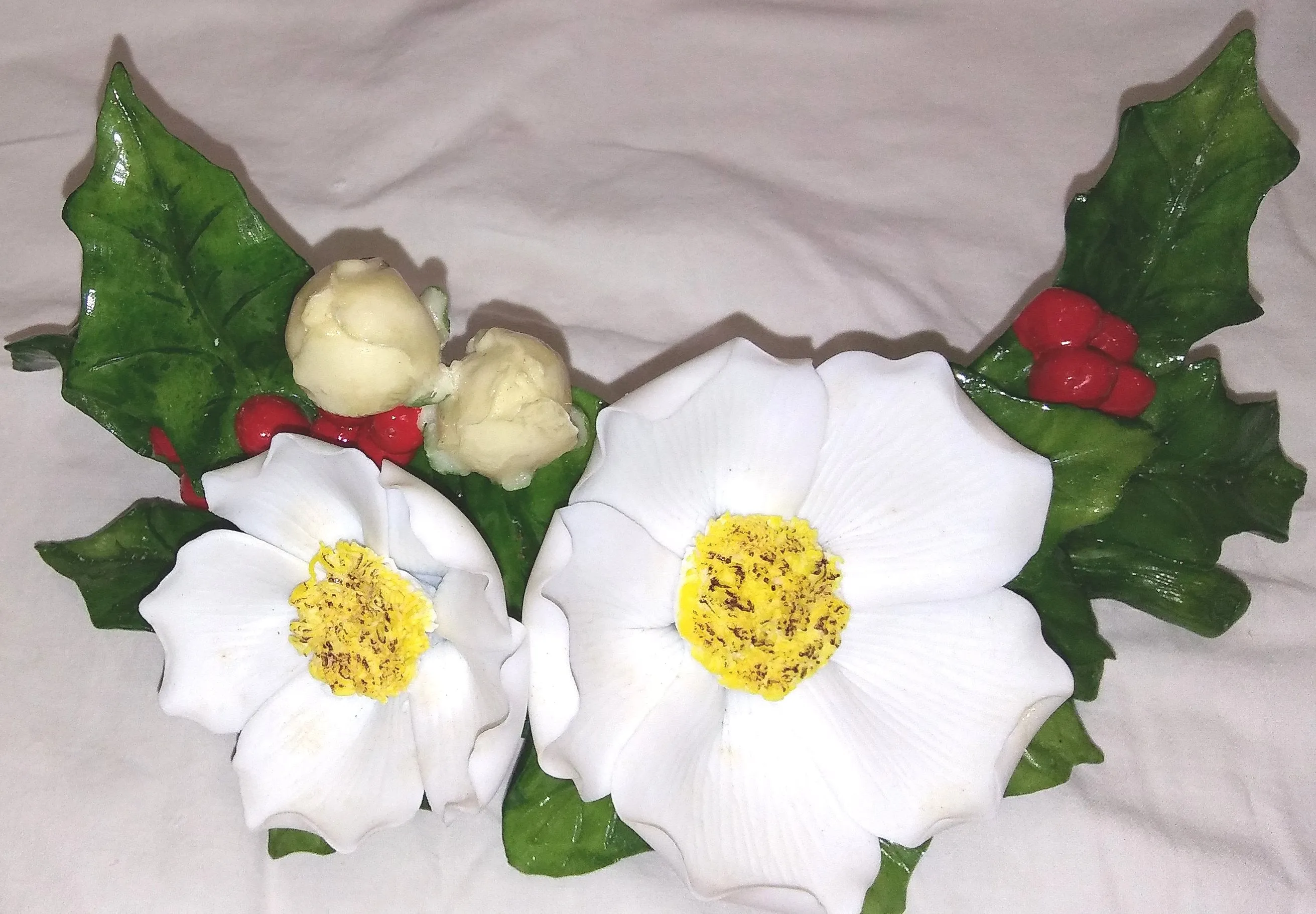 CHRISTMAS ROSES DECOR PIECE