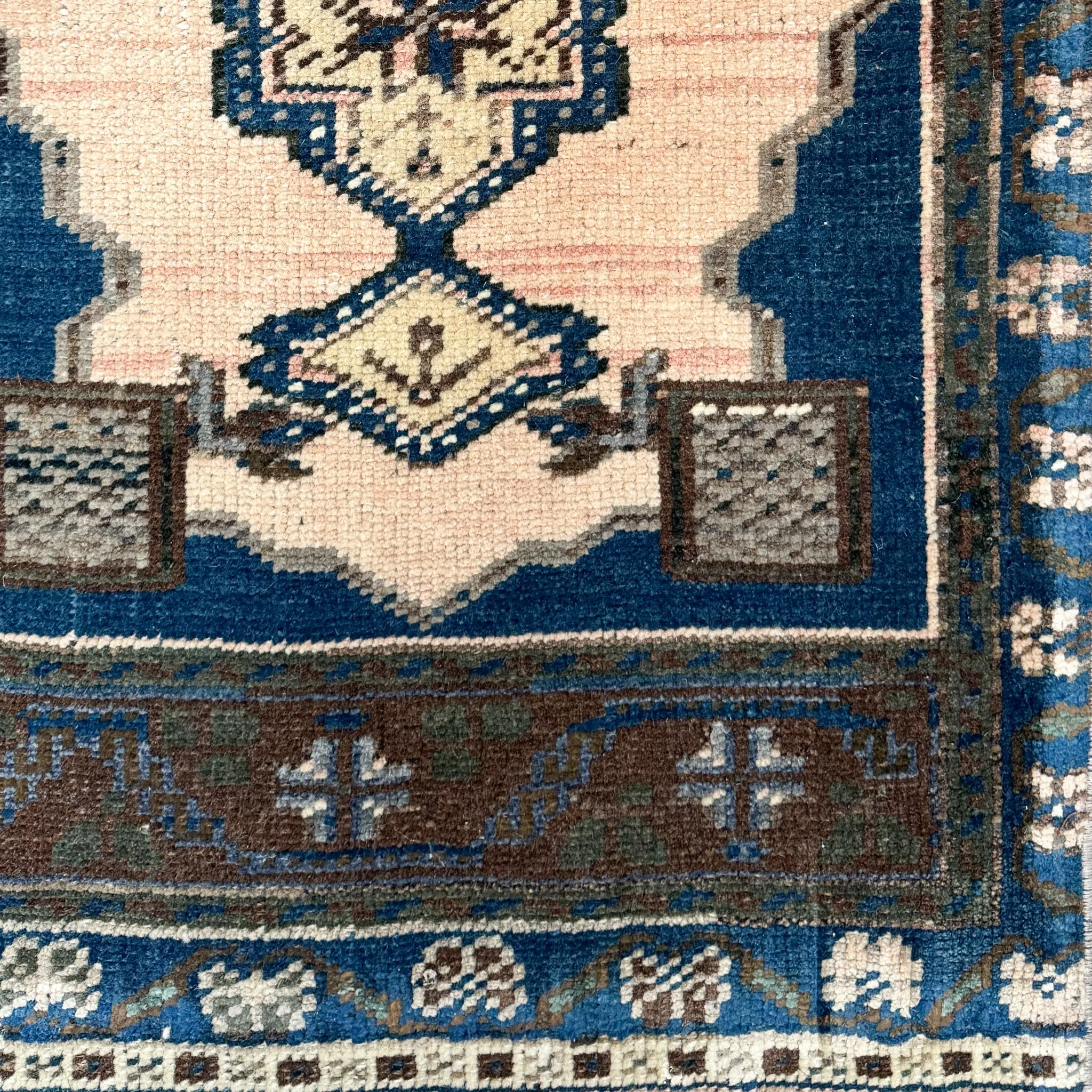 ER25 Handwoven Vintage Rug 1'5x4