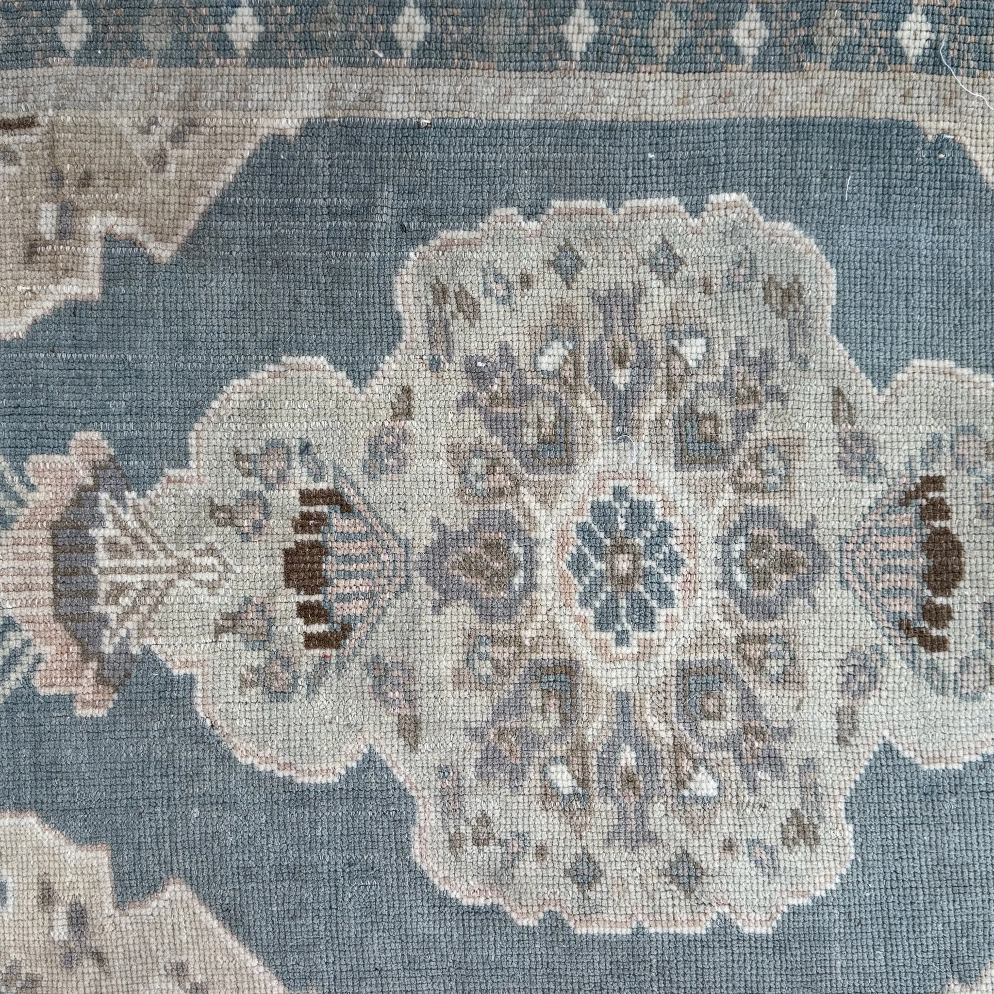 MB104 Handwoven Vintage Rug 2’1x3’5