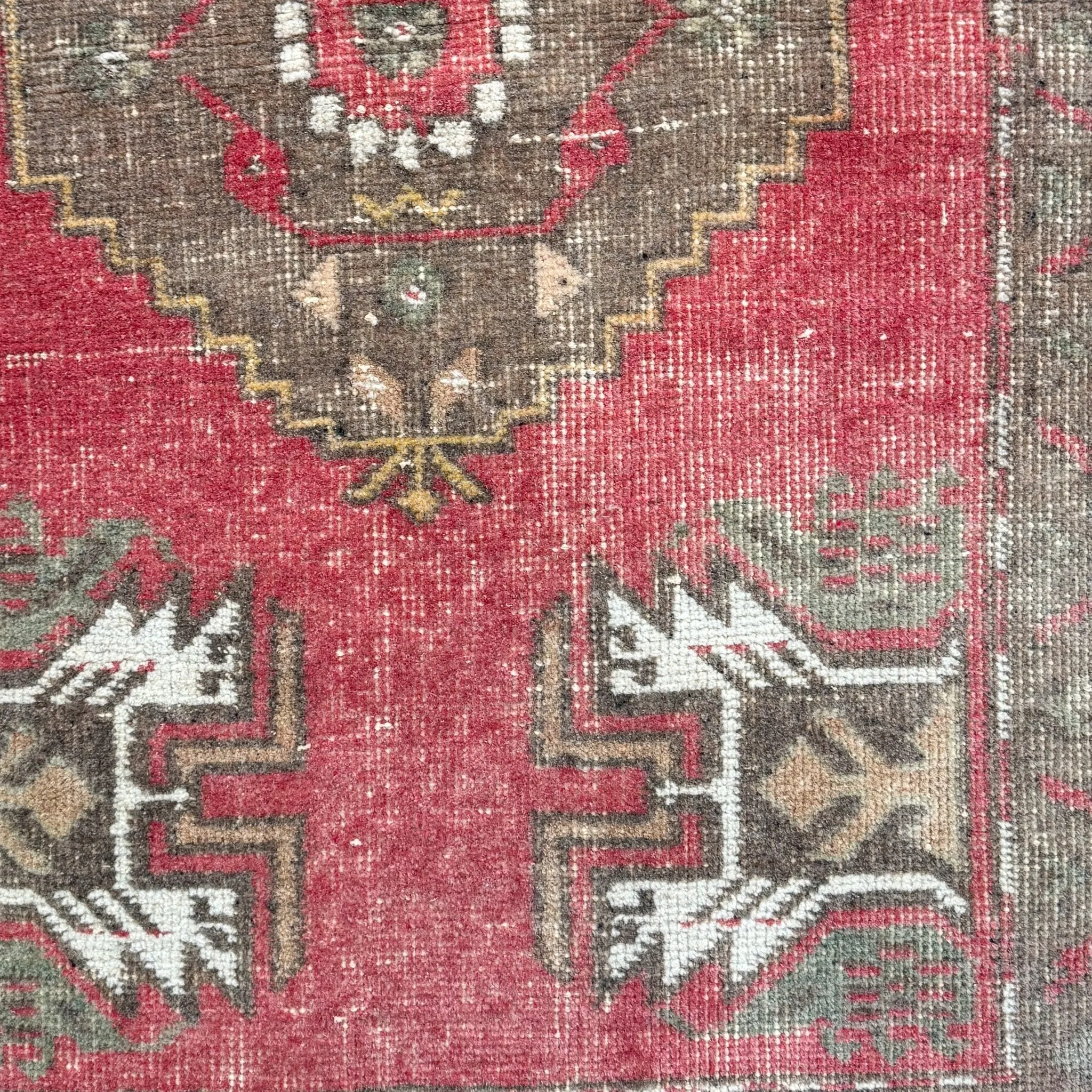 MB139 Handwoven Vintage Rug 1’8x3'3