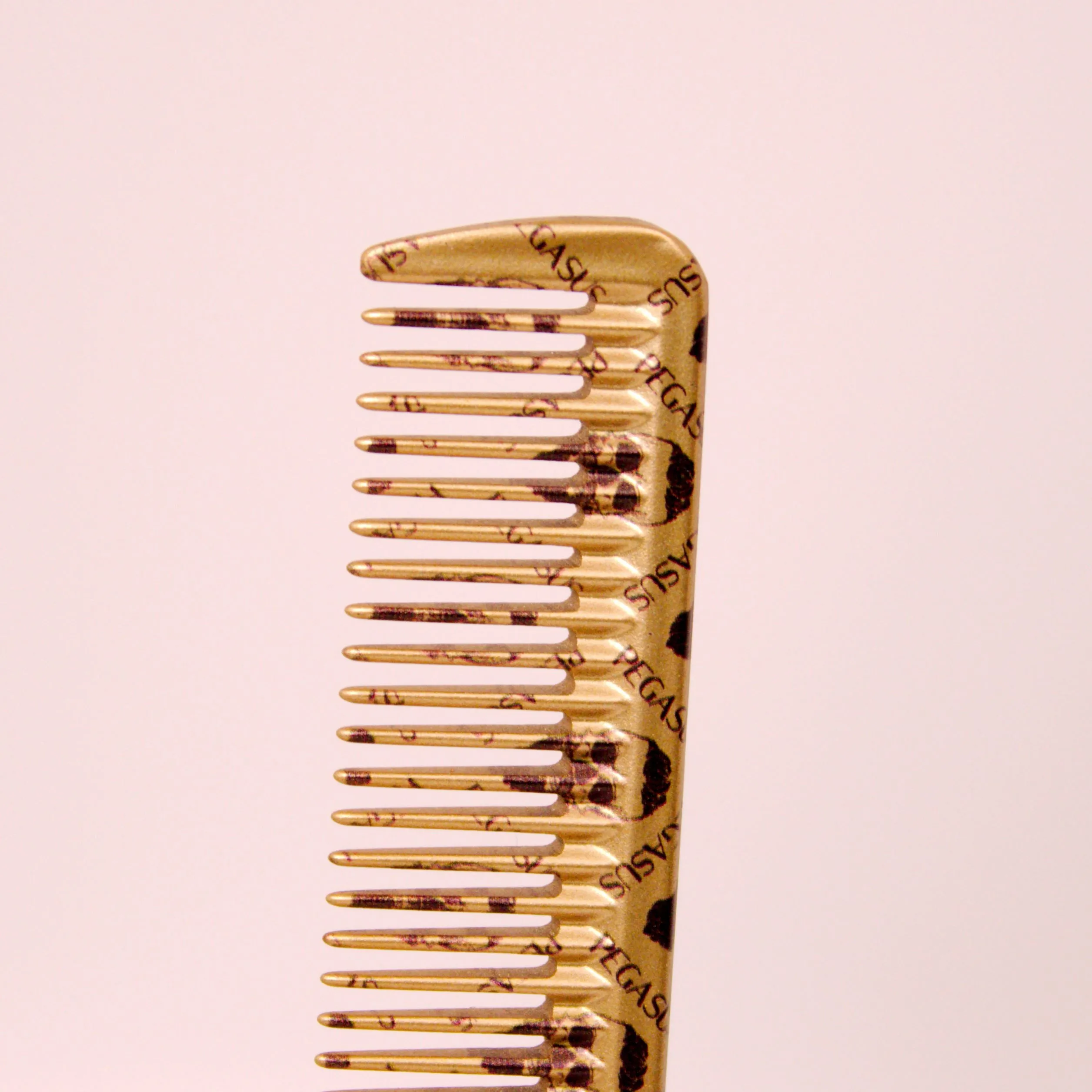 Pegasus Skulleto 202, 7in Hard Rubber Hair Detangling/Trimmer Course Tooth Comb,  Seamless, Smooth Edges, Anti Static, Heat and Chemically Resistant, Everyday Grooming Comb | Peines de goma dura - Gold