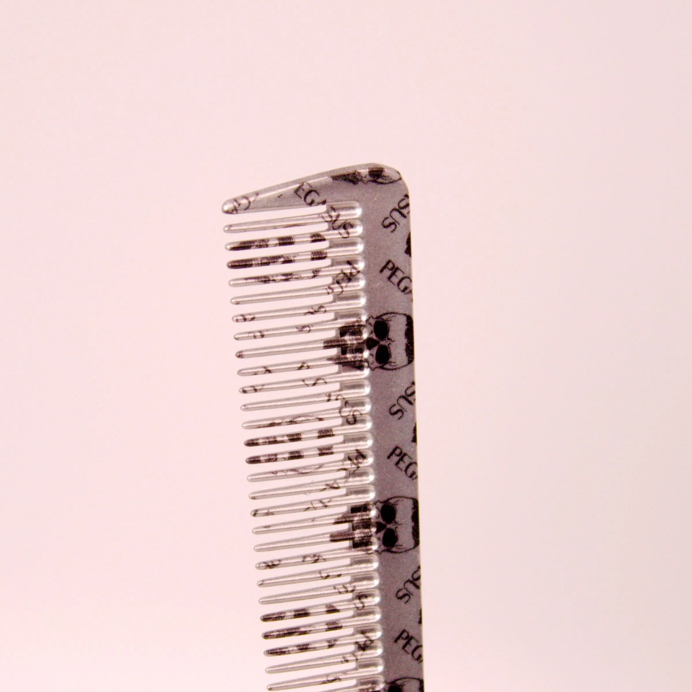 Pegasus Skulleto 303, 6.5in Hard Rubber Heavy Barber Comb, Handmade, Seamless, Smooth Edges, Anti Static, Heat and Chemically Resistant, Wet Hair, Everyday Grooming Comb | Peines de goma dura - Silver