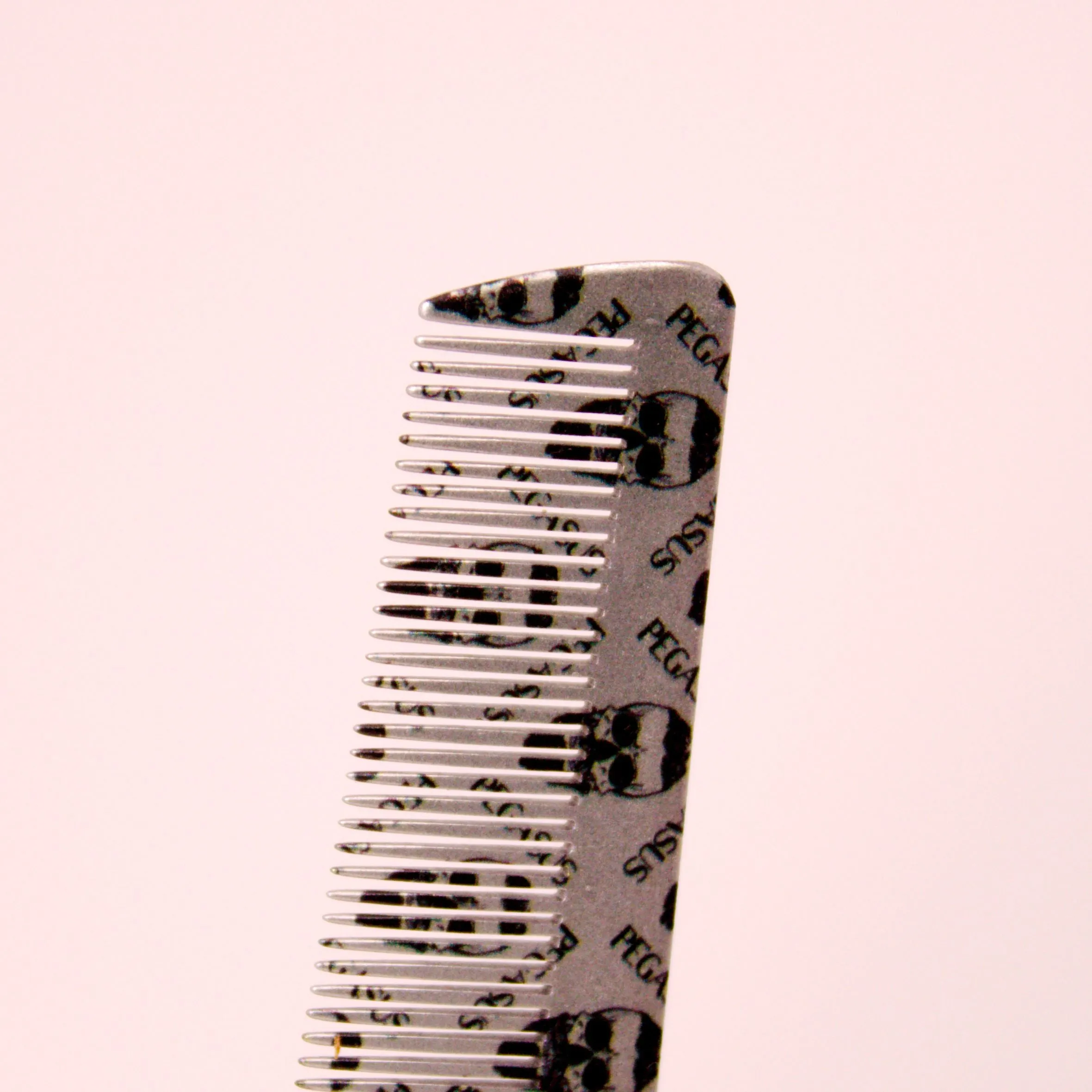 Pegasus Skulleto 518A, 8in Hard Rubber Fine Tooth Barber Clipper Comb, Handmade, Seamless, Smooth Edges, Anti Static, Heat and Chemically Resistant Comb | Peines de goma dura - Silver