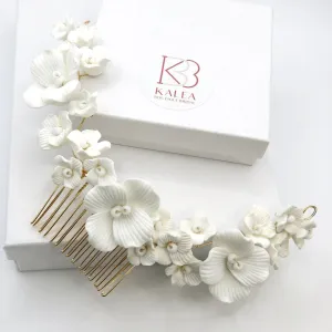 White Flower Bridal Hair Comb, Wedding Large Hair Piece, Big Floral Wire Headpiece, Large Flower Hair Vine on Comb