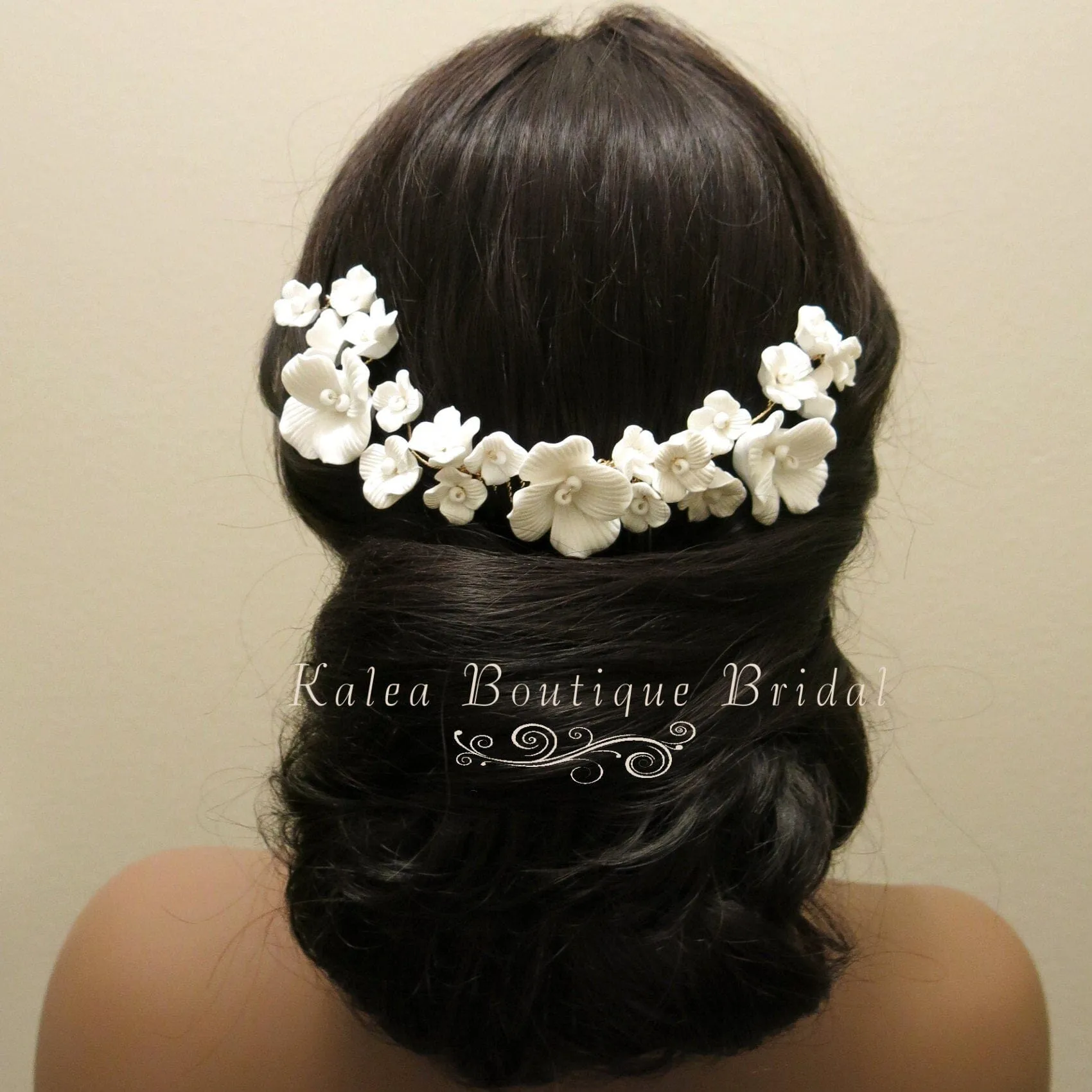 White Flower Bridal Hair Comb, Wedding Large Hair Piece, Big Floral Wire Headpiece, Large Flower Hair Vine on Comb