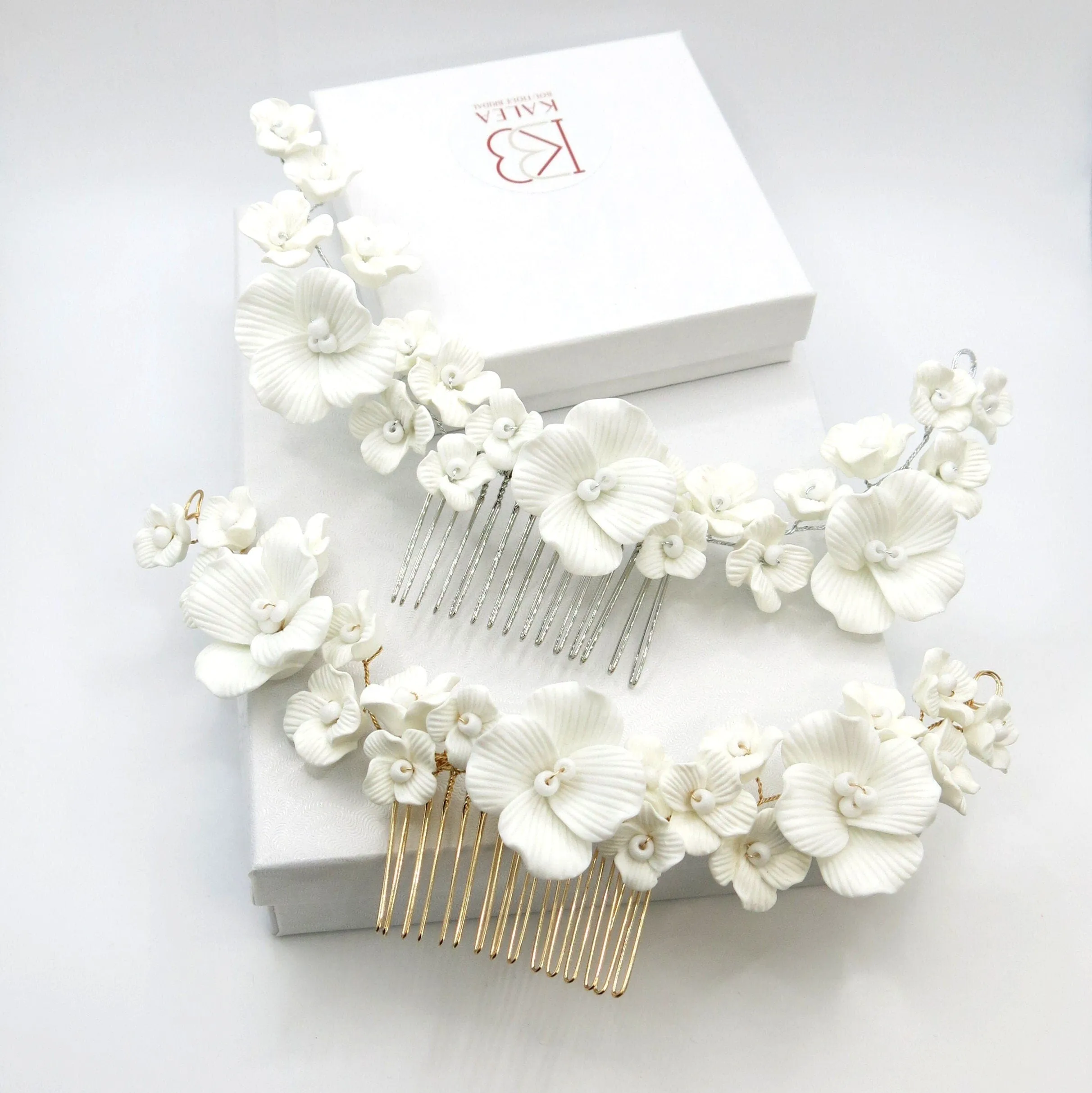 White Flower Bridal Hair Comb, Wedding Large Hair Piece, Big Floral Wire Headpiece, Large Flower Hair Vine on Comb