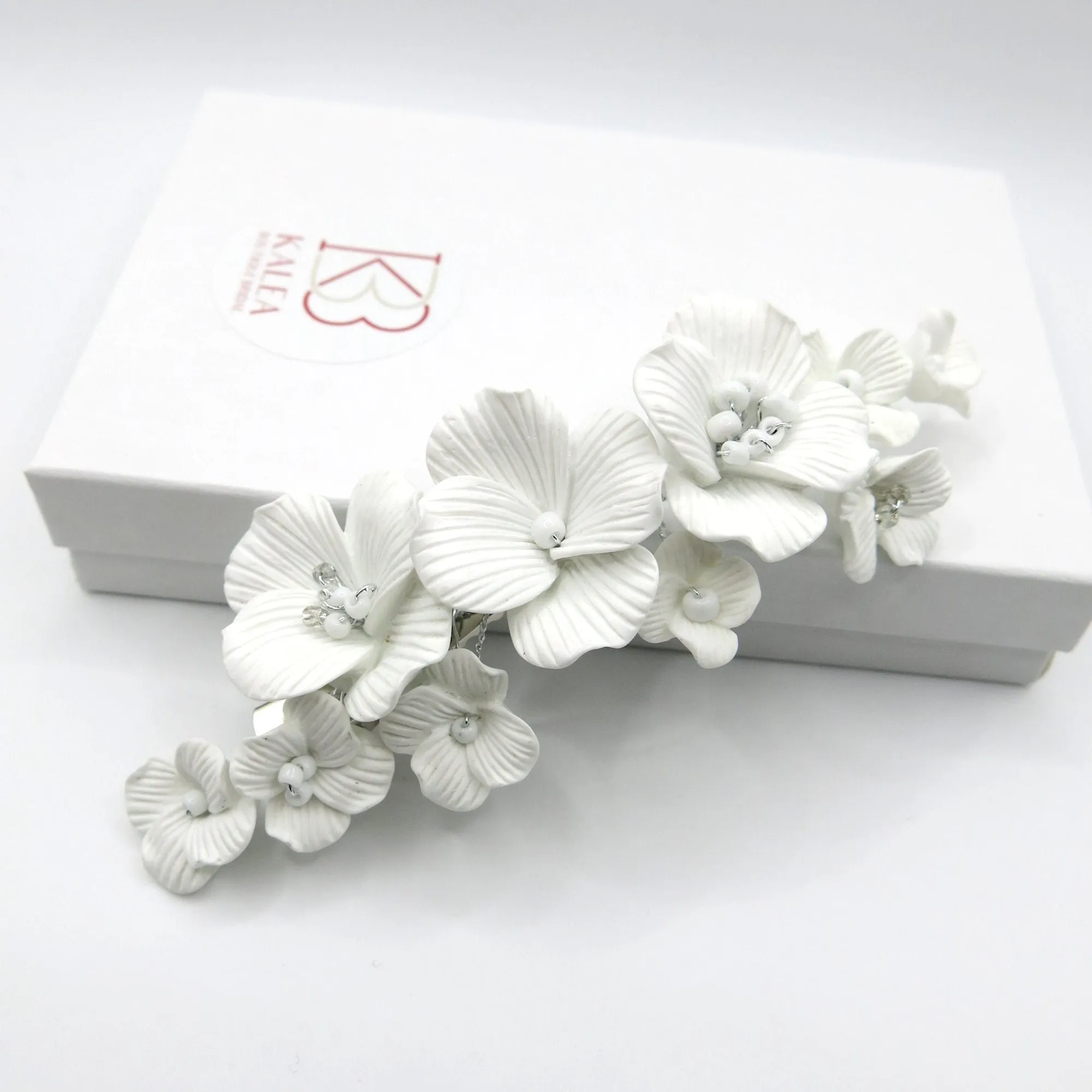 White Flower Bridal Hairclip, Wedding Floral Hair Clip Headpiece, White Flower Alligator Hair Clip