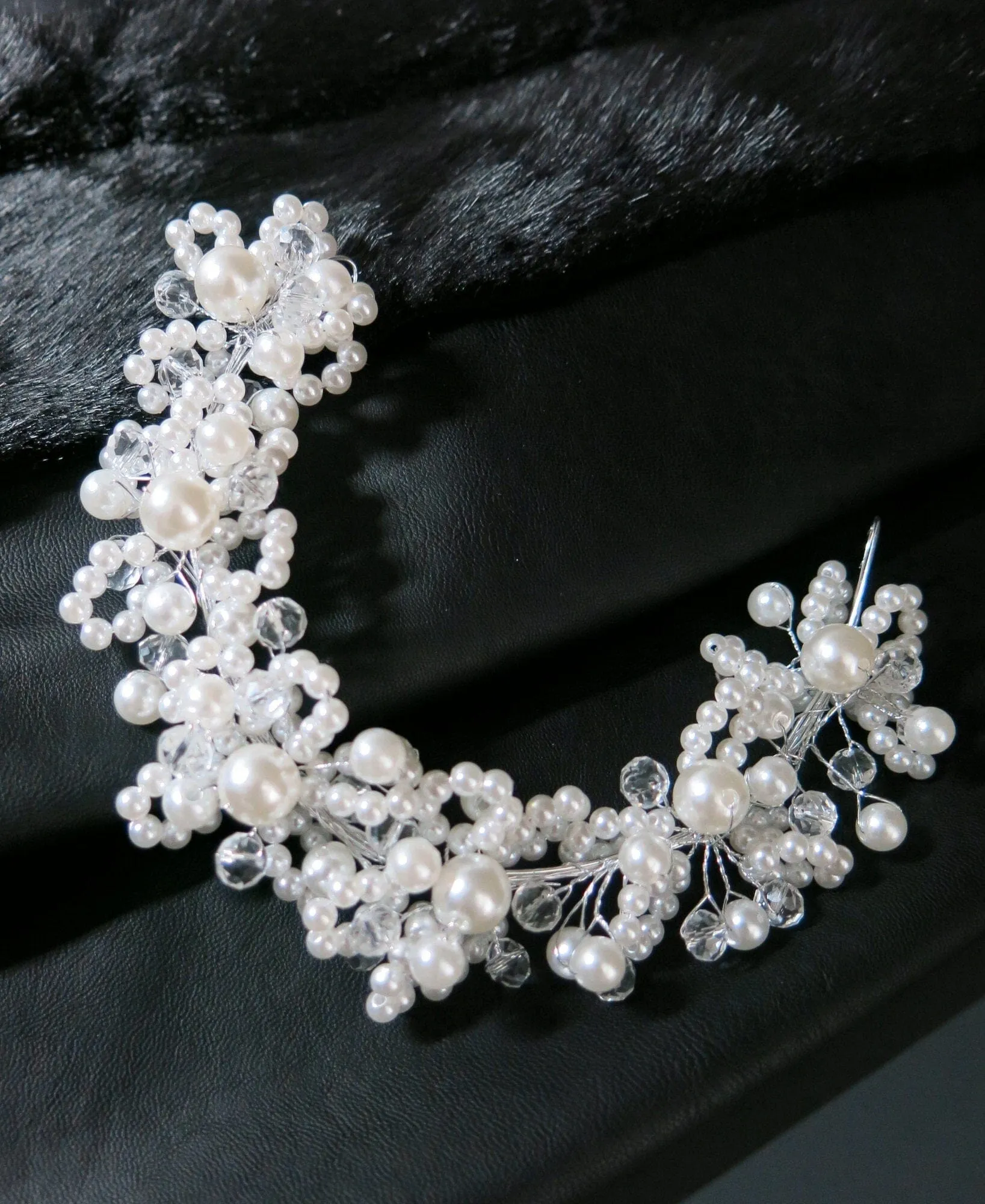 White Pearl Bridal Wire Tiara, Wedding Pearl Headband, Bridal Shower Pearl Head Wreath, Pearl Hair Vine